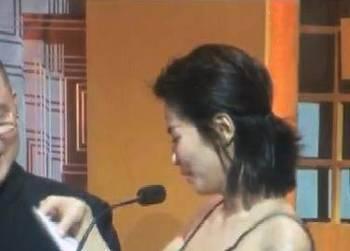 刘涛衣服滑落视频,衣服滑落引发网友热议