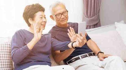 老人视频聊天,老人视频聊天的温馨瞬间